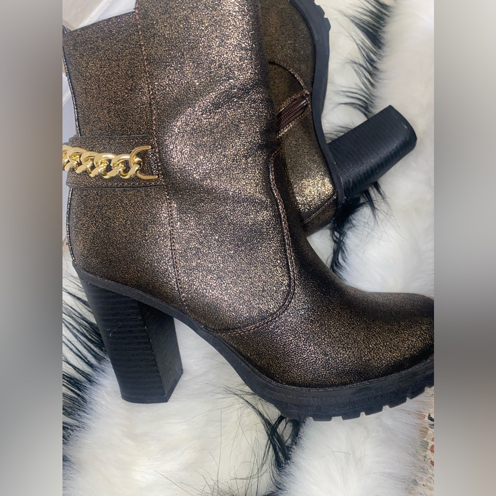 Rose gold brown with gold chain detail guess bootssize 7.5